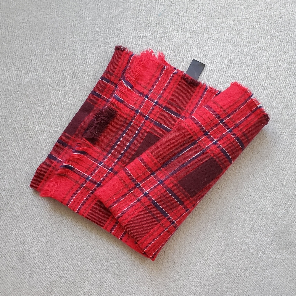COZY PLAID BLANKET SCARF